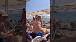 Обстановка на пляже в Турции: россиянин встретил украинцев. Осторожно мат.