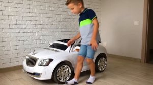 Распаковываем крутой электрический мини-байк, тюнингуем игрушечную машинку и строим гараж LEGO