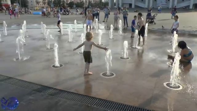 Купаемся в фонтане   #   Fountain