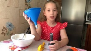 Антистресс Капитошка из муки и шарика | Делаем игрушку своими руками за 3 минуты