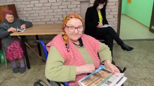 Шахтинские известия организовали День красоты в шахтинском пансионате для престарелых и инвалидов