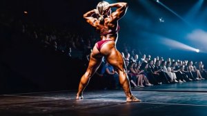 Белорусская женщина бодибилдер на соревнованиях