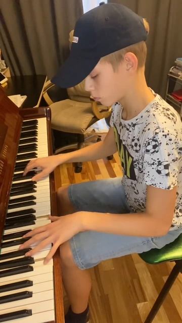 #shorts Узнали Песню?) #пианино #piano #топ #врек #втренд #прятки #песня #2022 #круто #футбол #мода смотреть онлайн