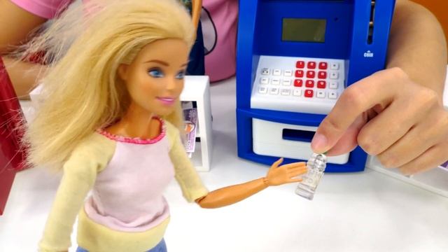 Игры для девочек с куклами — А у куклы Барби украли одежду и ботинок! — Шоу ToyClub смотреть онлайн