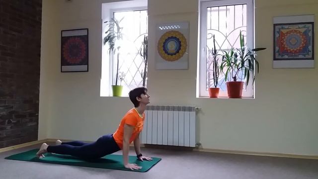 Сурья намаскар (приветствие солнцу)