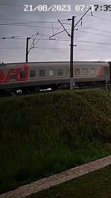 Электровоз ЭП1М с поездом №038Г Нижний Новгород-Имеретинский курорт (Олимпийский парк). смотреть онлайн