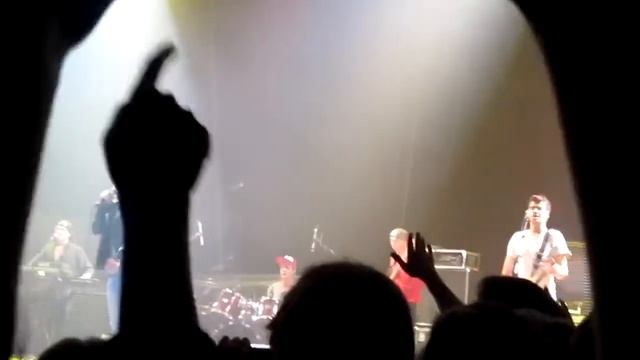 Queen The Show Must Go On! live cover Александр Онофрийчук на разогреве у Scorpions смотреть онлайн