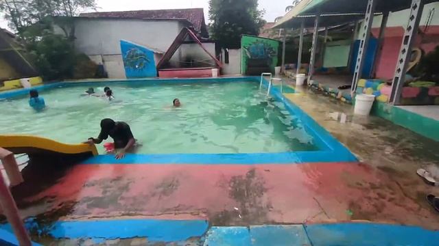harga tiket renang seharga pop ice. goceng 😁😁😁😁#tiketkolamrenangmurah смотреть онлайн