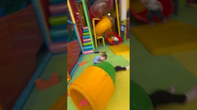 Володя в игровой Family Park в ТЦ «Юбилейный» г. Хабаровск, Володе 3,8 года смотреть онлайн