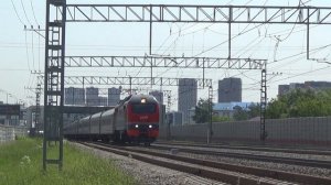 Электровоз ЭП2К-213 с пассажирским поездом №260 Анапа - Санкт-Петербург и приветливый машинист
