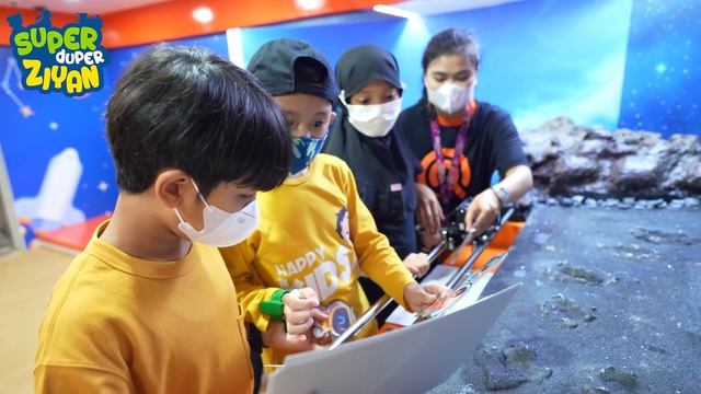 Ziyan Ketemu Karakter Riko The Series di Kidzania Jakarta смотреть онлайн