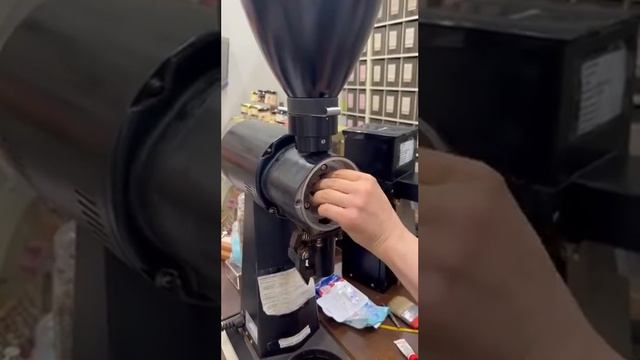 Mahlkonig EK замена шпонки, чистка жерновов смотреть онлайн