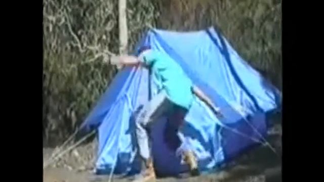 Прикол над чуваком в палатке смотреть онлайн