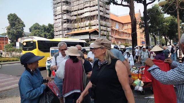 Family Ba Tư Ích: Saigon Tourist Vietnam Nearby Independent