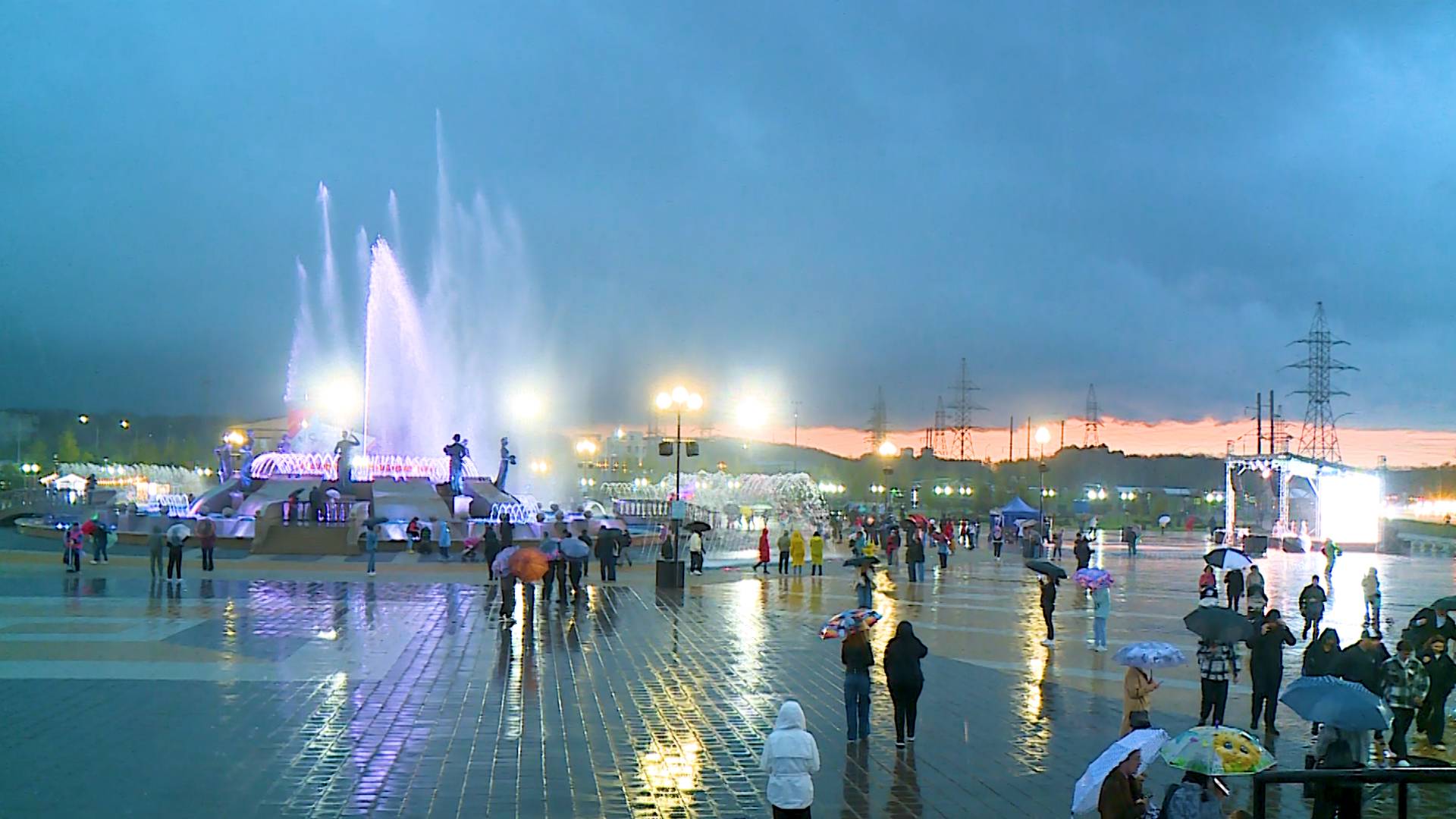 В Ставрополе торжественно открыли сезон фонтанов смотреть онлайн