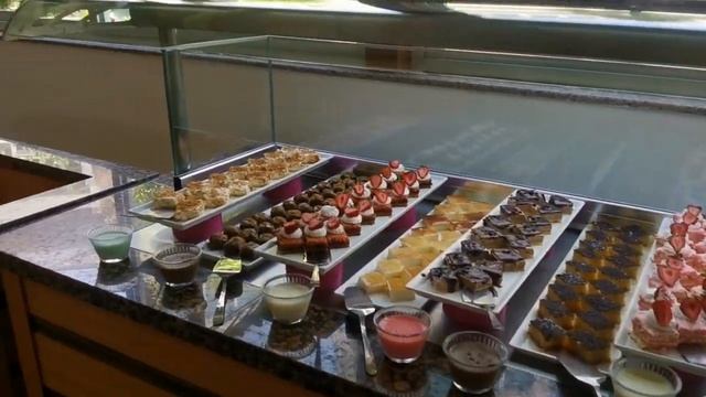 Обед в ресторане отеля Fame Beach 4* смотреть онлайн