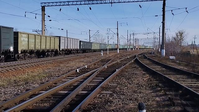 вл80с-1786(тчэ-11 Астана) с Нечётным Грузовым Поездом Отправляется со Станции Курорт Боровое смотреть онлайн