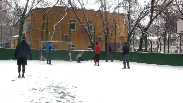 Зимний футбол (без духа игры) смотреть онлайн