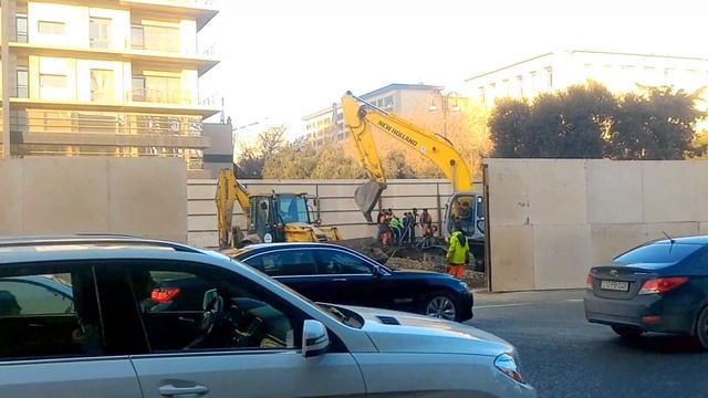 В Баку сносят известный парк с фонтанами смотреть онлайн