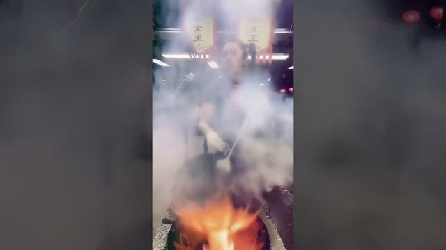 Повариха рокер! Кидает сковородку смотреть онлайн