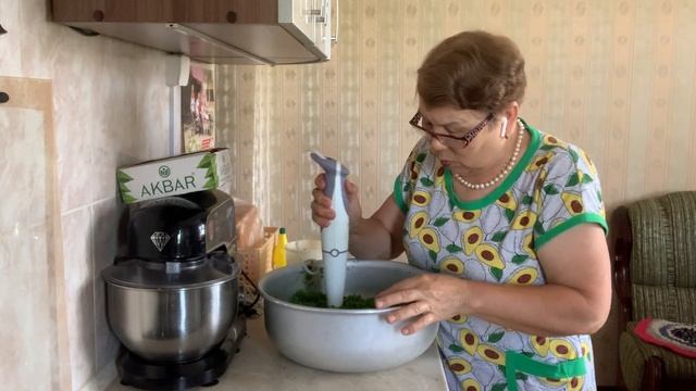 Сделала намазку,добавила стрелы чеснока,укроп.петрушку и любисток. смотреть онлайн