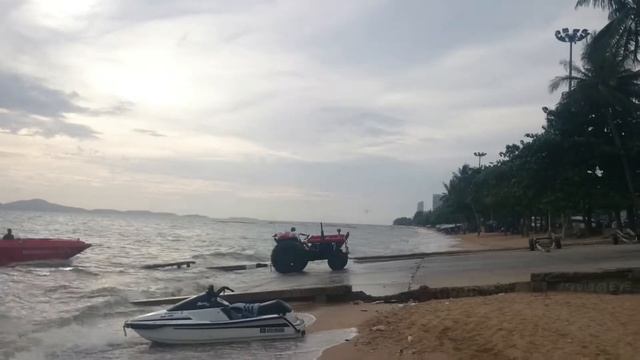 13.07.2015. Паттайя. Джомтьен. Low pass... смотреть онлайн