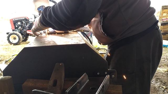 Митракс Т150. Плуг 2-20.