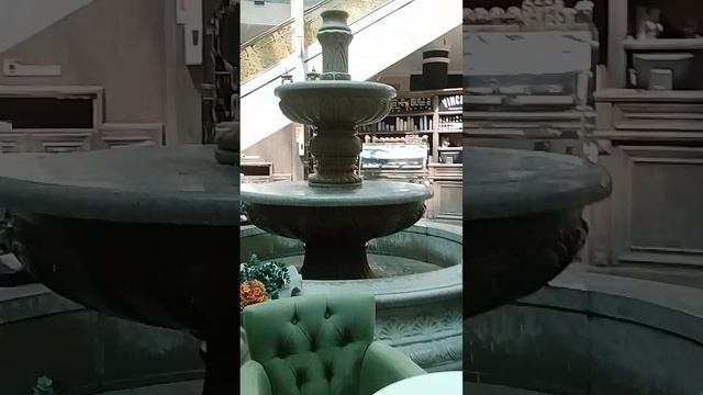 Зашла в ТЦ Грозного... смотреть онлайн