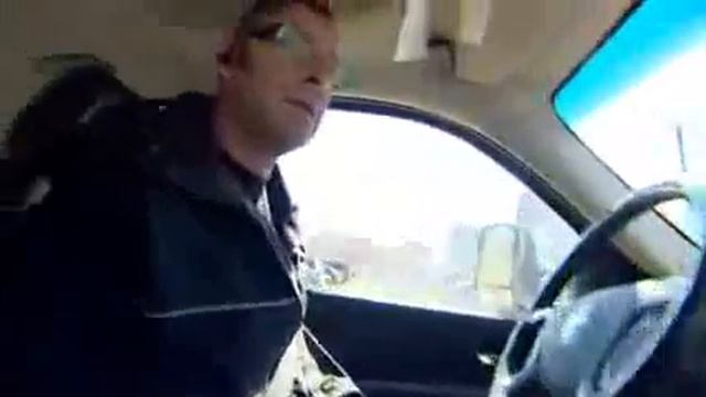 Безрукий мужчина отсудил право не пристегиваться за рулем смотреть онлайн