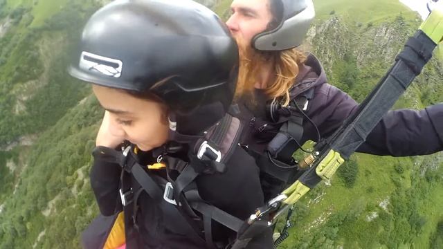 13082018 gudauri paragliding полет гудаури بالمظلات، جورجيا بالمظلات gudauriparagliding com MP4 15 смотреть онлайн