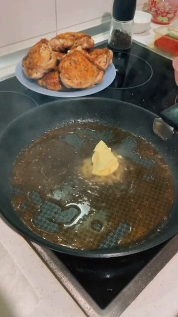 Простой рецепт куриных бедер в подливе #рецепты #курица