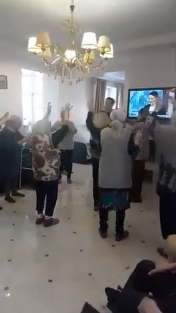 Зарядка в доме престарелых. # 3 смотреть онлайн