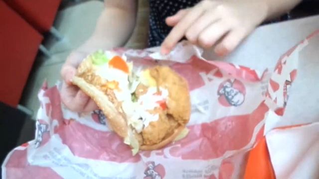 МОЙ ПЕРВЫЙ РАЗ...................................... В KFC))) смотреть онлайн