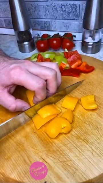 Такой сочной курочке обязательно должно быть место на праздничном столе