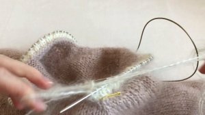 Горловина свитера. Оформляем край резинкой 1x1 и закрываем петли иголкой