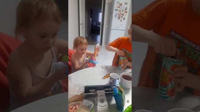 20250425_203203.mp4 смотреть онлайн