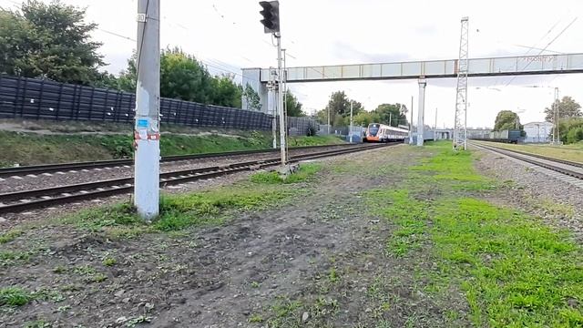 ВЛ11 и "две птички" ЭГ2ТВ (Иволга). На станции Бутово. смотреть онлайн