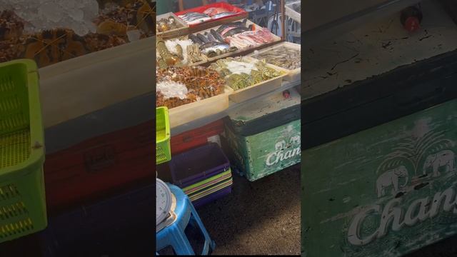 ПХУКЕТ САМЫЕ ДЕШЕВЫЕ МОРЕПРОДУКТЫ 🦞😳 ТАЙЛАНД #рынок #еда #морепродукты #travel смотреть онлайн