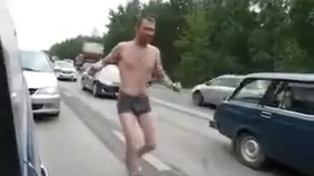 ГАИ нет, но Мужик отжигает в пробке!.flv смотреть онлайн