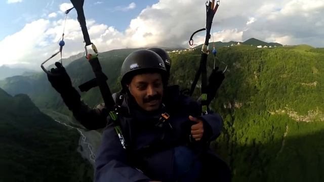 042464 gudauri paragliding полет гудаури skyatlantida com بالمظلات، جورجيا بالمظلات gudauriparagli смотреть онлайн