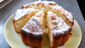 Вкусный, нежный и воздушный пирог к чаю, который тает во рту.