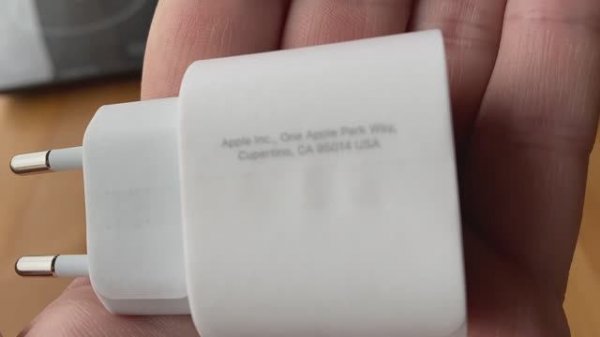 Оригинальная зарядка Apple 20W из Apple Store (Испания)