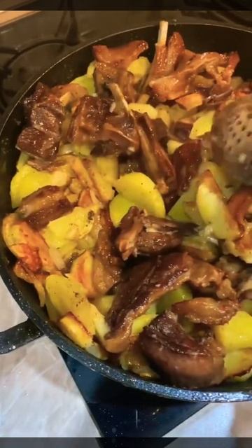 Сушенная баранина с картошкой 🔥🔥🔥#жаркое #жаркоеподомашнему #баранина #копчености #картошкасмясом