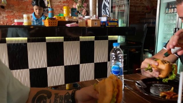 НИШТЯКОЛОГИЯ : "Juicy Lucy" (г. Пхукет, Тайланд) (4K) смотреть онлайн