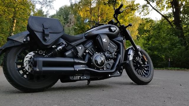 ЛУЧШЕ ЧЕМ V-Twin?! НЕТИПИЧНЫЙ КРУИЗЕР с движком как у спорта! Benda Dark Flag 500. смотреть онлайн