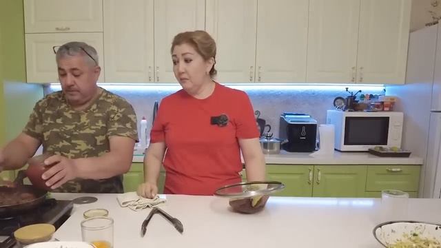 😋РИС по ТУРЕЦКИ 🔥КОТЛЕТЫ в ТОМАТНОМ СОУСЕ и 🥬🥕🍏САЛАТ ВИТАМИНКА от ПОЛКОВНИКА! смотреть онлайн