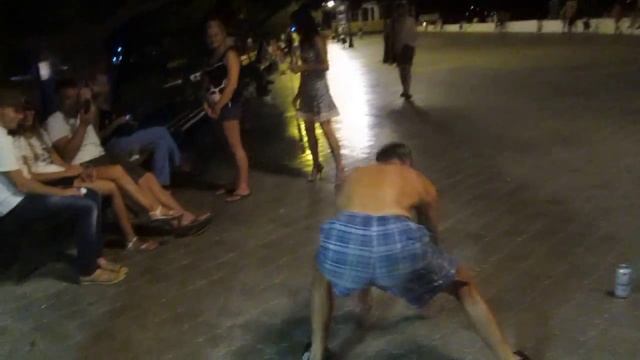 Мужик жжот / Dansing man смотреть онлайн