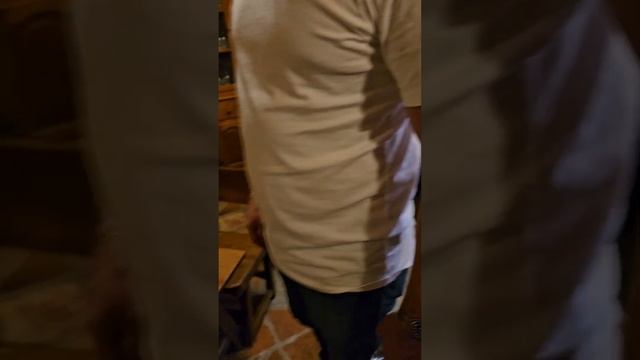 В мадридском ресторане нас заставили искать колодцы! смотреть онлайн