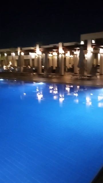 на одной территории 2 отеля,пляж и ресторан общие смотреть онлайн