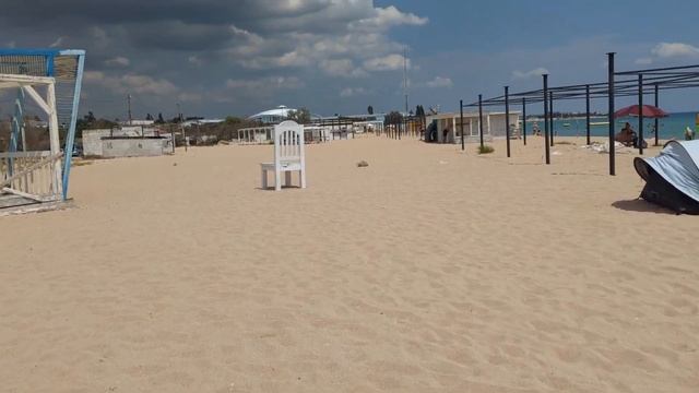 Евпатория 2024. Один из лучших пляжей Евпатории представляет унылое зрелище! Супер Аква забросили! смотреть онлайн